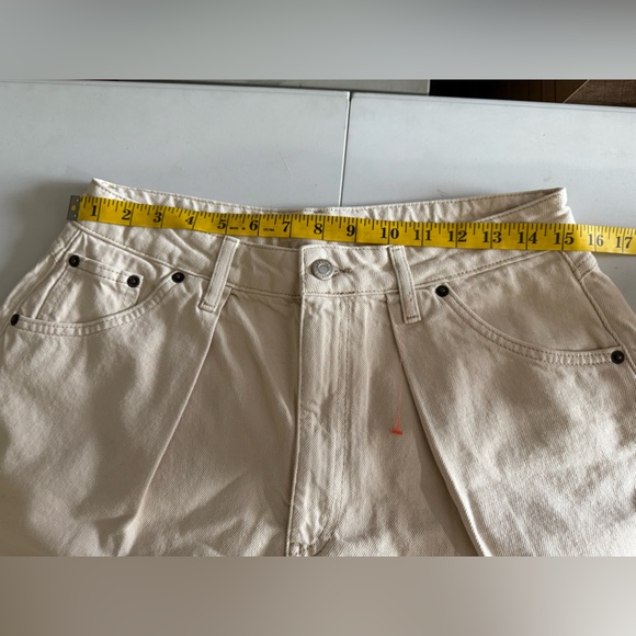 TOPSHOP Loose fit Jeans in Off White.   Size 8 - Picture 7 of 14